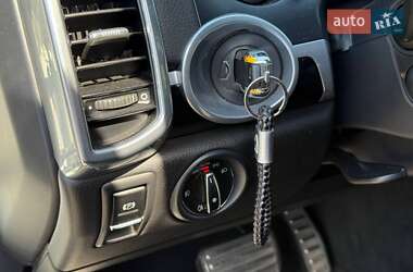 Внедорожник / Кроссовер Porsche Cayenne 2014 в 