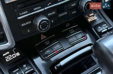 Внедорожник / Кроссовер Porsche Cayenne 2014 в 
