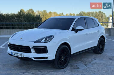 Внедорожник / Кроссовер Porsche Cayenne 2018 в 