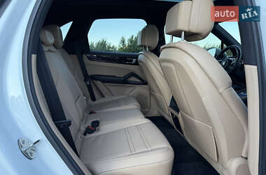 Внедорожник / Кроссовер Porsche Cayenne 2018 в 