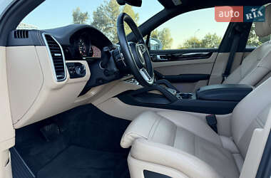 Внедорожник / Кроссовер Porsche Cayenne 2018 в 