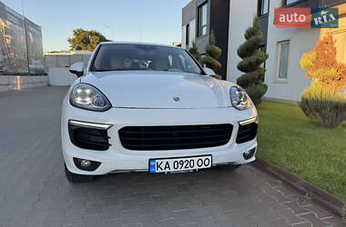 Внедорожник / Кроссовер Porsche Cayenne 2015 в 