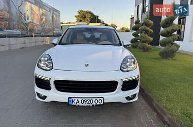Внедорожник / Кроссовер Porsche Cayenne 2015 в 