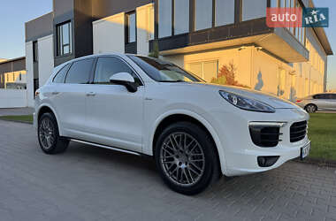 Внедорожник / Кроссовер Porsche Cayenne 2015 в 