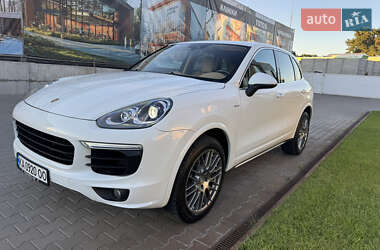 Внедорожник / Кроссовер Porsche Cayenne 2015 в 