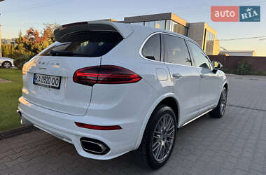Внедорожник / Кроссовер Porsche Cayenne 2015 в 
