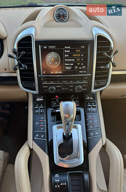Внедорожник / Кроссовер Porsche Cayenne 2015 в 