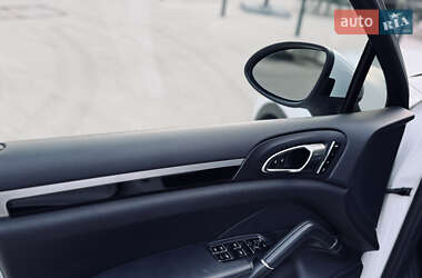 Внедорожник / Кроссовер Porsche Cayenne 2014 в 