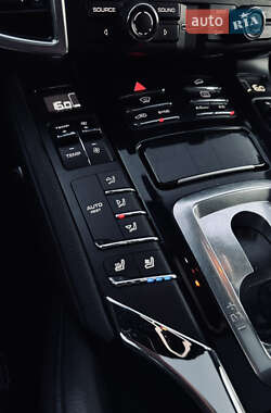 Внедорожник / Кроссовер Porsche Cayenne 2014 в 