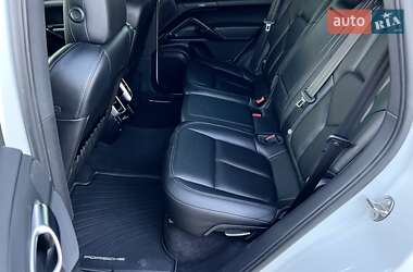 Внедорожник / Кроссовер Porsche Cayenne 2012 в 