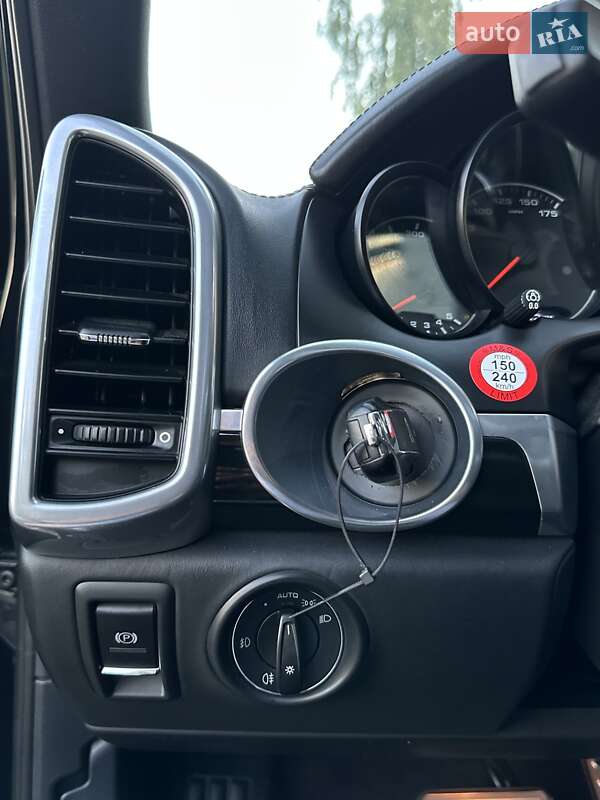 Позашляховик / Кросовер Porsche Cayenne 2011 в Любешові