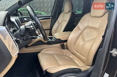 Внедорожник / Кроссовер Porsche Cayenne 2016 в 