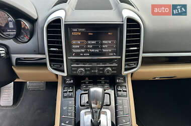 Внедорожник / Кроссовер Porsche Cayenne 2016 в 