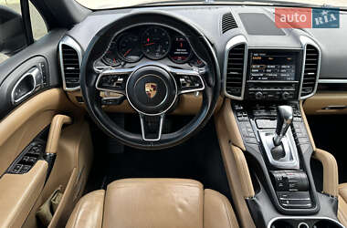 Внедорожник / Кроссовер Porsche Cayenne 2016 в 