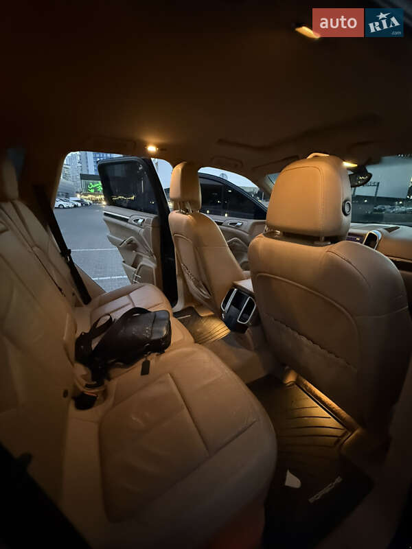 Позашляховик / Кросовер Porsche Cayenne 2012 в Одесі
