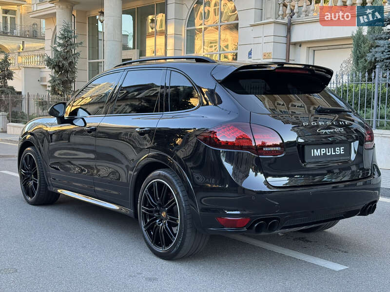 Позашляховик / Кросовер Porsche Cayenne 2012 в Києві