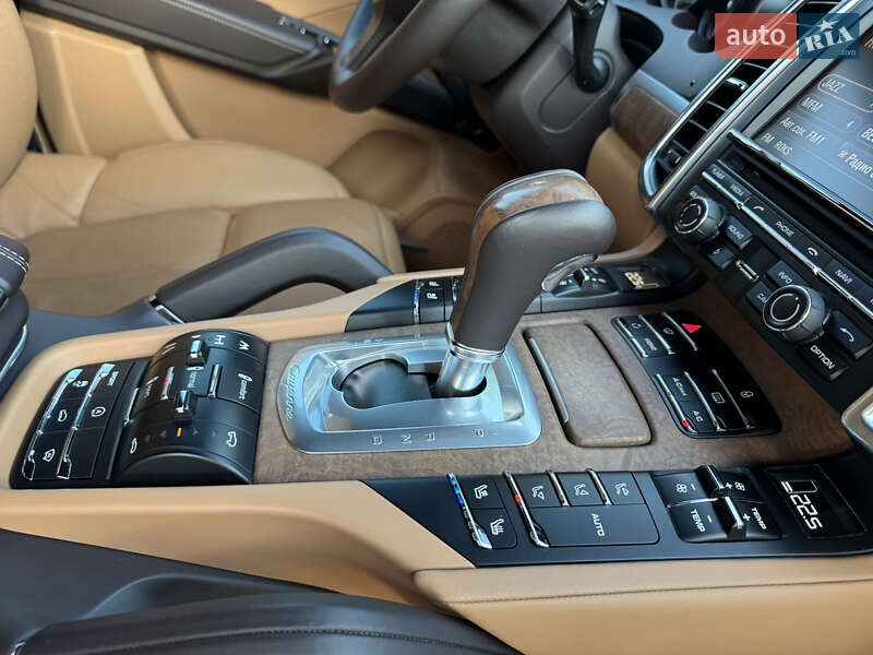 Позашляховик / Кросовер Porsche Cayenne 2012 в Києві