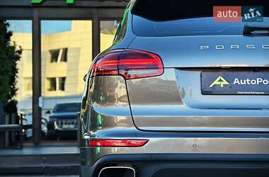 Внедорожник / Кроссовер Porsche Cayenne 2016 в 