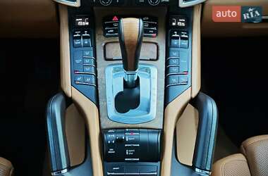 Внедорожник / Кроссовер Porsche Cayenne 2016 в 