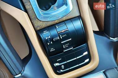 Внедорожник / Кроссовер Porsche Cayenne 2016 в 