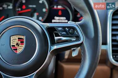 Внедорожник / Кроссовер Porsche Cayenne 2016 в 
