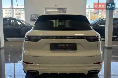 Позашляховик / Кросовер Porsche Cayenne 2022 в 