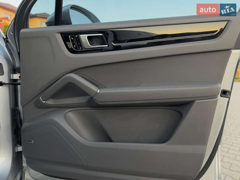 Внедорожник / Кроссовер Porsche Cayenne 2018 в Одессе фото 37 Внедорожник / Кроссовер Porsche Cayenne 2018 в Одессе