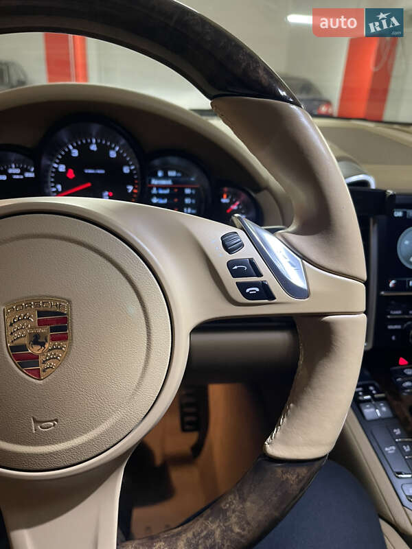 Позашляховик / Кросовер Porsche Cayenne 2013 в Ужгороді