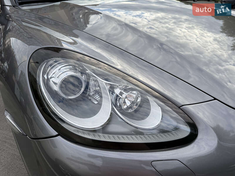Внедорожник / Кроссовер Porsche Cayenne 2012 в Святопетровское