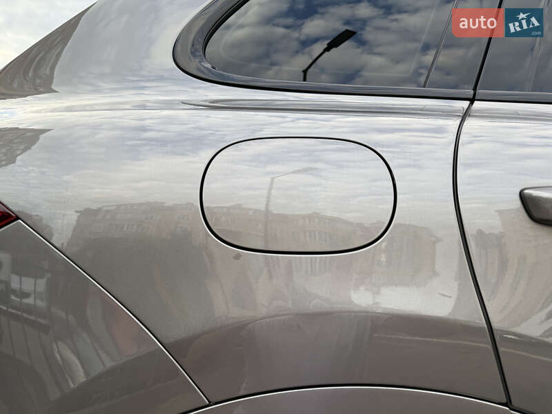 Внедорожник / Кроссовер Porsche Cayenne 2012 в Святопетровское
