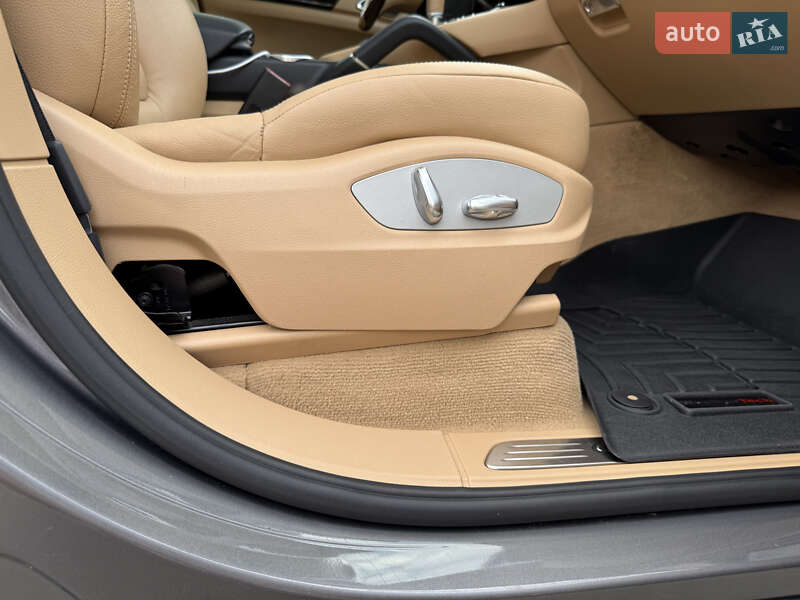 Внедорожник / Кроссовер Porsche Cayenne 2012 в Святопетровское