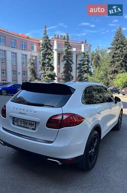 Позашляховик / Кросовер Porsche Cayenne 2012 в 
