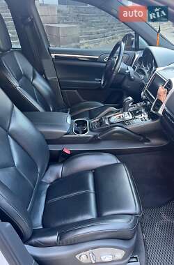 Позашляховик / Кросовер Porsche Cayenne 2012 в 
