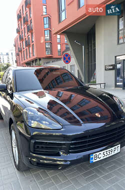 Внедорожник / Кроссовер Porsche Cayenne 2019 в 
