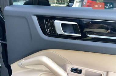 Внедорожник / Кроссовер Porsche Cayenne 2019 в 