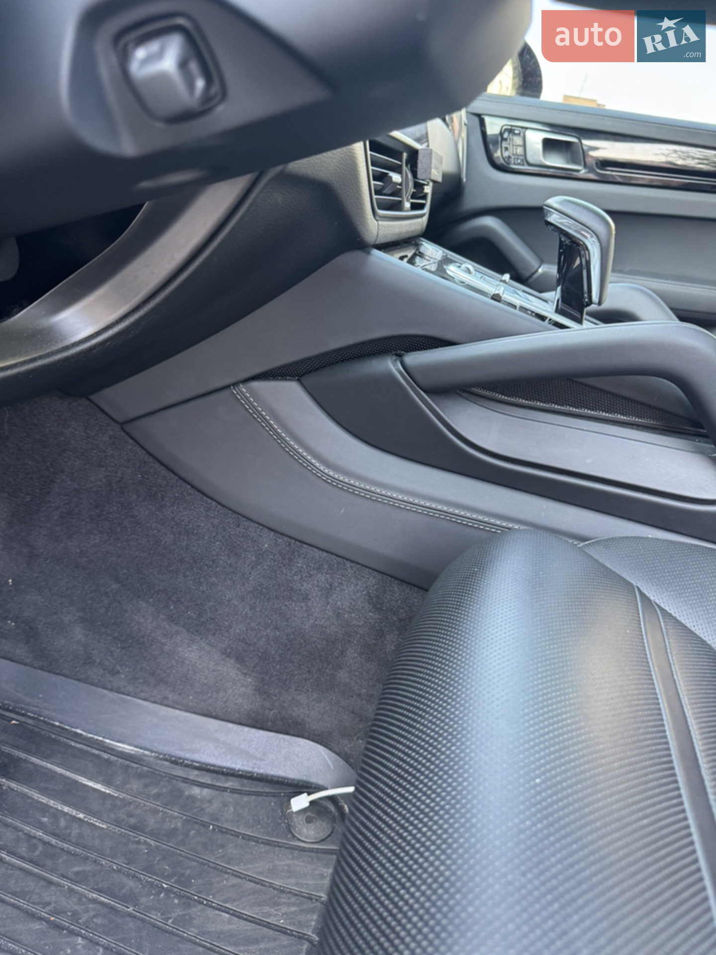 2020 Porsche Cayenne - мініатюра 17