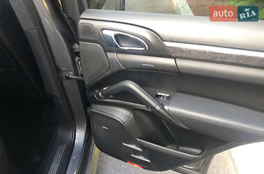 Позашляховик / Кросовер Porsche Cayenne 2012 в 