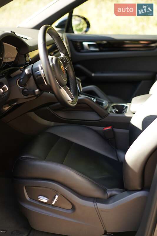 Позашляховик / Кросовер Porsche Cayenne 2018 в Києві