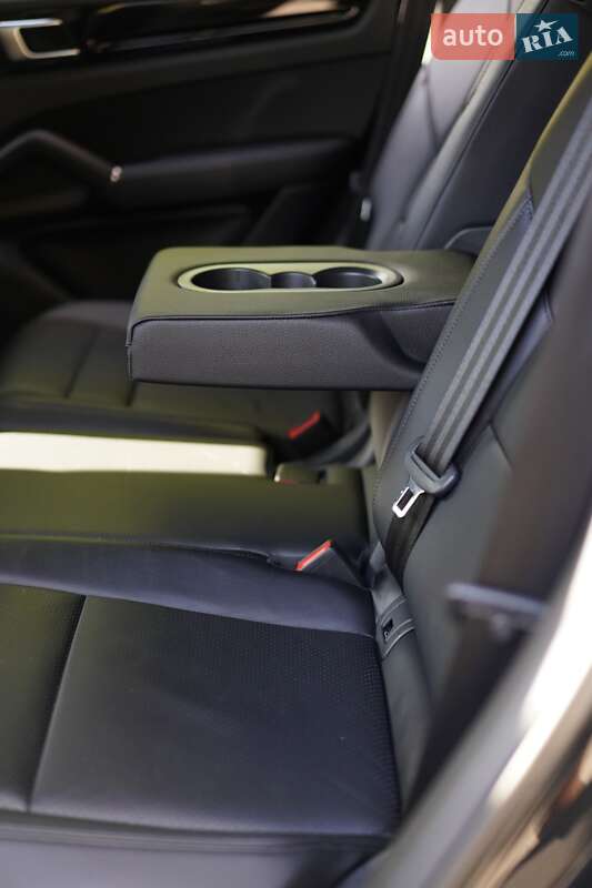 Позашляховик / Кросовер Porsche Cayenne 2018 в Києві