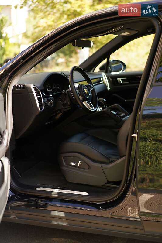 Позашляховик / Кросовер Porsche Cayenne 2018 в Києві