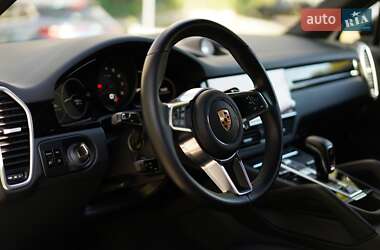 Внедорожник / Кроссовер Porsche Cayenne 2018 в 
