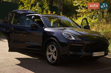 Внедорожник / Кроссовер Porsche Cayenne 2018 в 