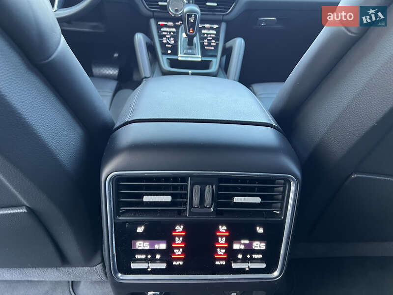 Внедорожник / Кроссовер Porsche Cayenne 2019 в Днепре