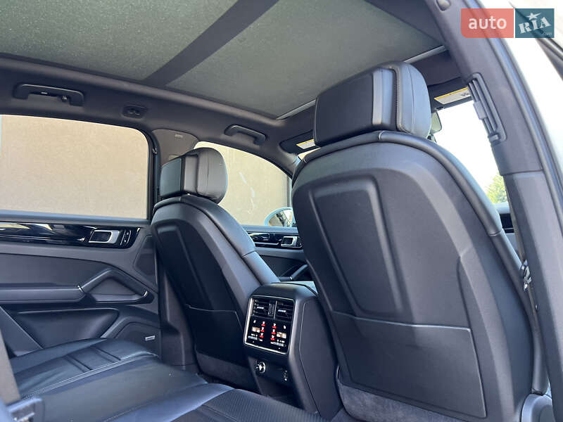 Внедорожник / Кроссовер Porsche Cayenne 2019 в Днепре