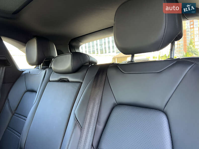 Внедорожник / Кроссовер Porsche Cayenne 2019 в Днепре