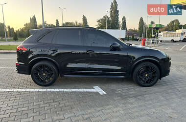 Внедорожник / Кроссовер Porsche Cayenne 2017 в 