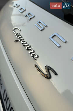 Внедорожник / Кроссовер Porsche Cayenne 2011 в 