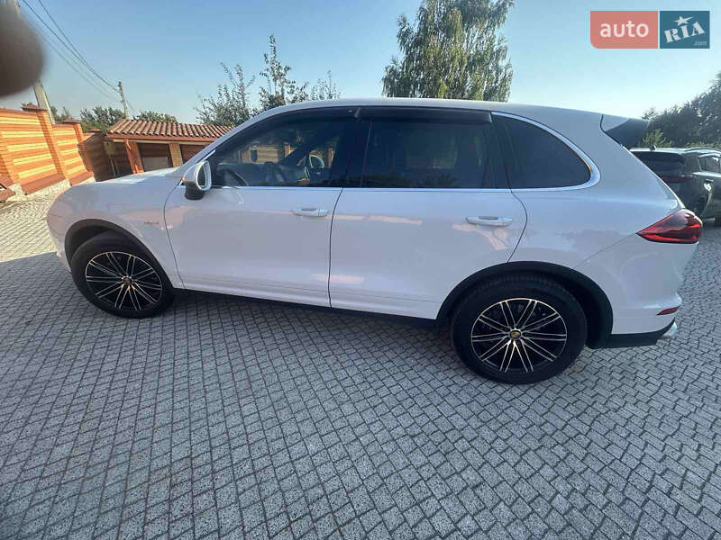 Внедорожник / Кроссовер Porsche Cayenne 2016 в Львове