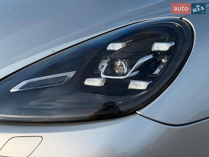 Позашляховик / Кросовер Porsche Cayenne 2016 в Львові