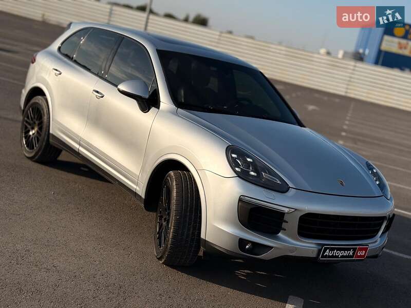 Позашляховик / Кросовер Porsche Cayenne 2016 в Львові